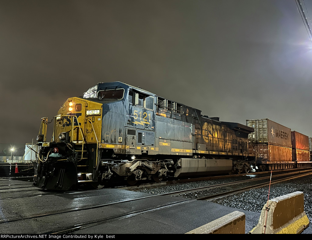 CSX 5121 on I161